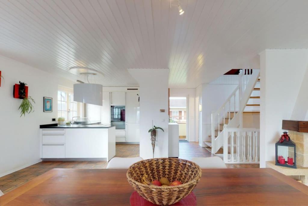 Cheerful Villa With Fireplace, Bath-Tub And Garden Noville Exterior foto